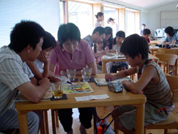 家族で相談中。 家族で相談中。